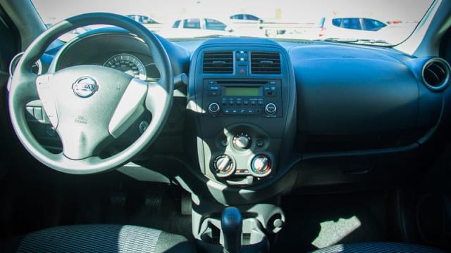 NISSAN VERSA 1.0 2020 - Foto 6