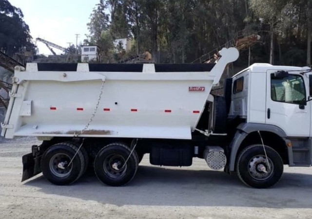 VENDE-SE VOLKSWAGEN CONSTELLATION 6X4 31-320