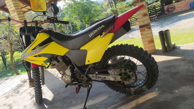 MOTO DE TRILHA TORNADO