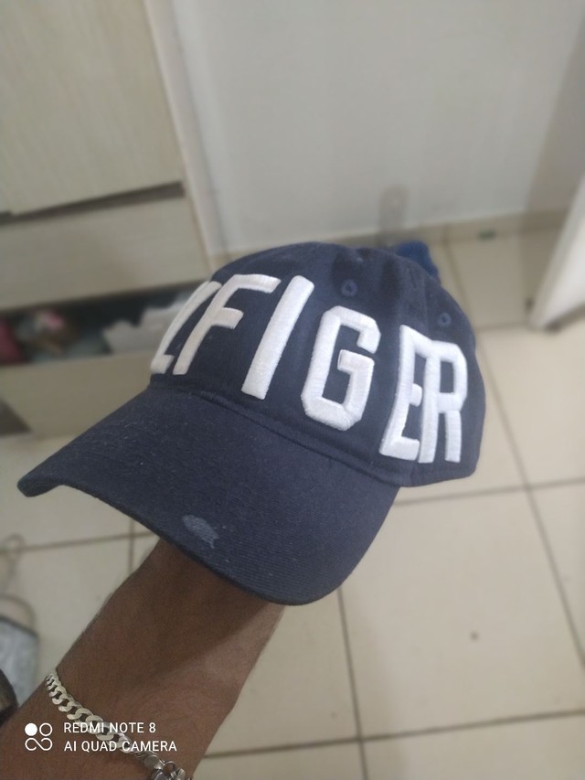 Boné Tommy Hilfiger preto letreiro branco - Bijouterias, relógios e  acessórios - Jardim Novo Estrela, Hortolândia 1002639612 | OLX