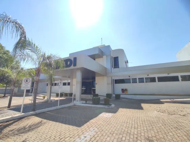 Sala Comercial a venda (601 sul Cemed) ao lado do Hop Cristo Rei