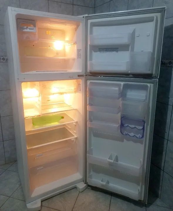 Vendo Geladeira Electrolux Duplex - Foto 2