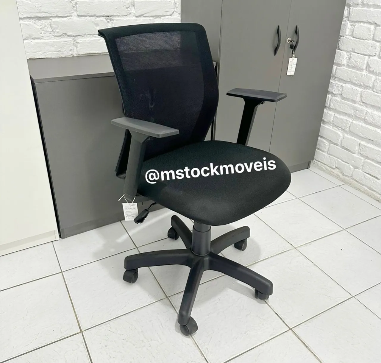 Cadeira de Escritório diretor Giratória com Encosto em Tela modelo GOAH