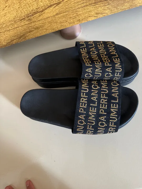 Vendo sandália numeração 35