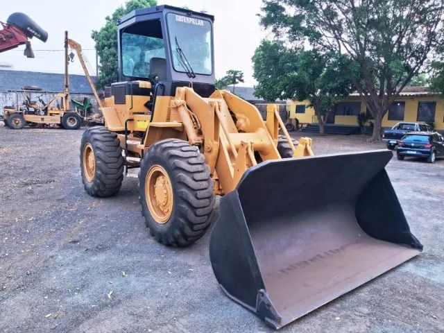 Pá carregadeira Caterpillar 930T ano 1994 