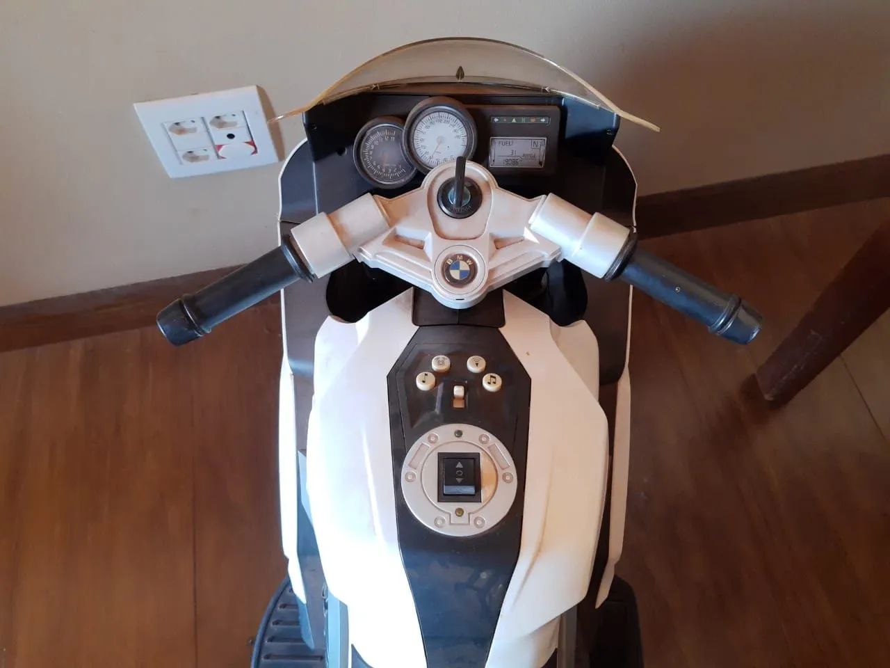Moto BMW e Trator John Deere elétrico 