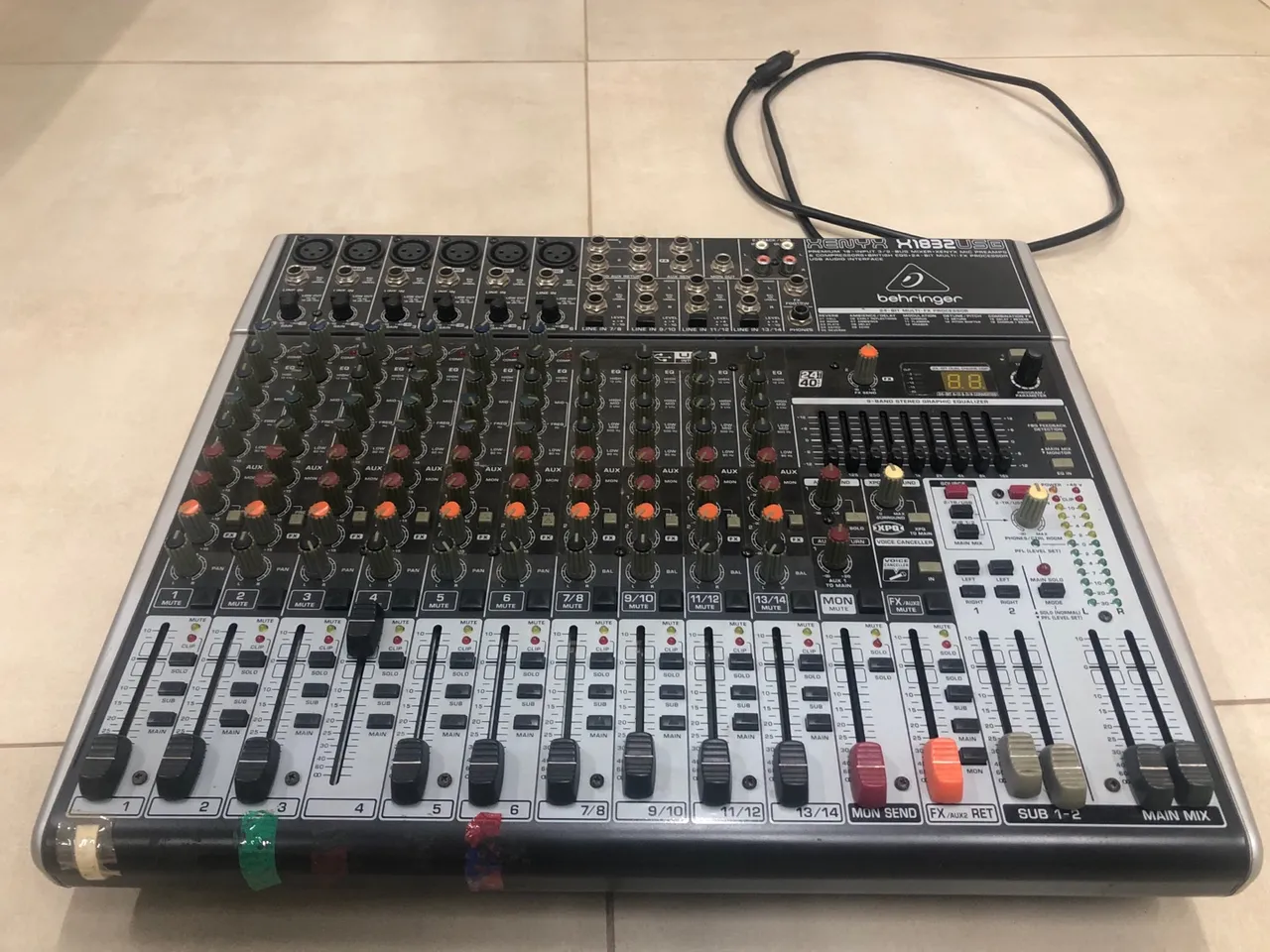 MESA DE SOM BEHRINGER X1832USB