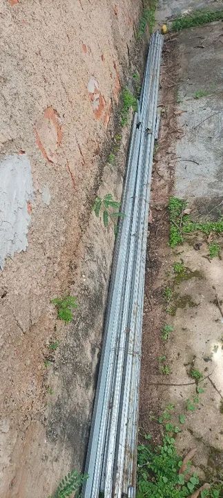 Ferro pra forro PVC 15 barras com cada uma medido 3.80 mts