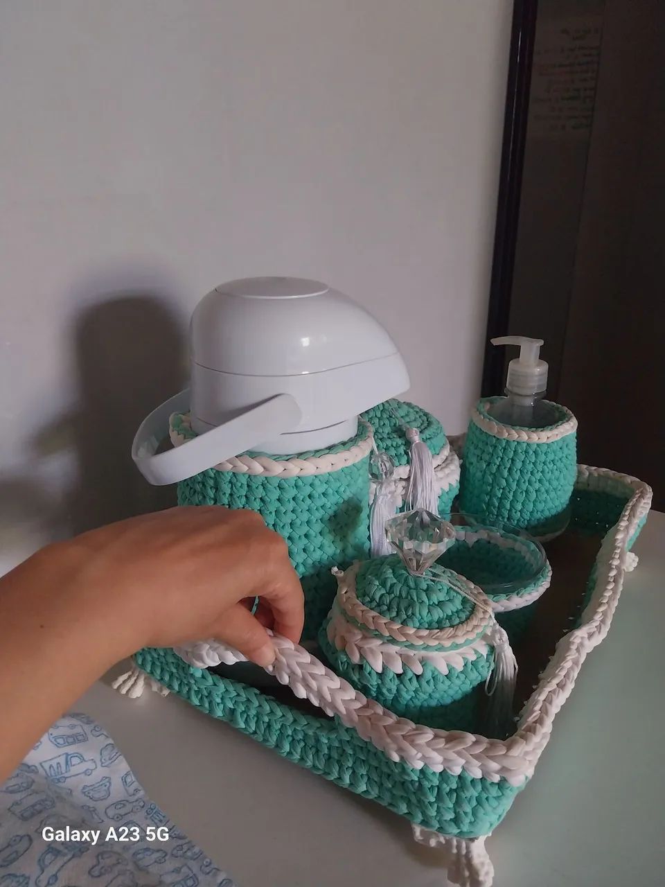 Kit higiene Bebê em croche 8 peças com garrafa térmica - Foto 5
