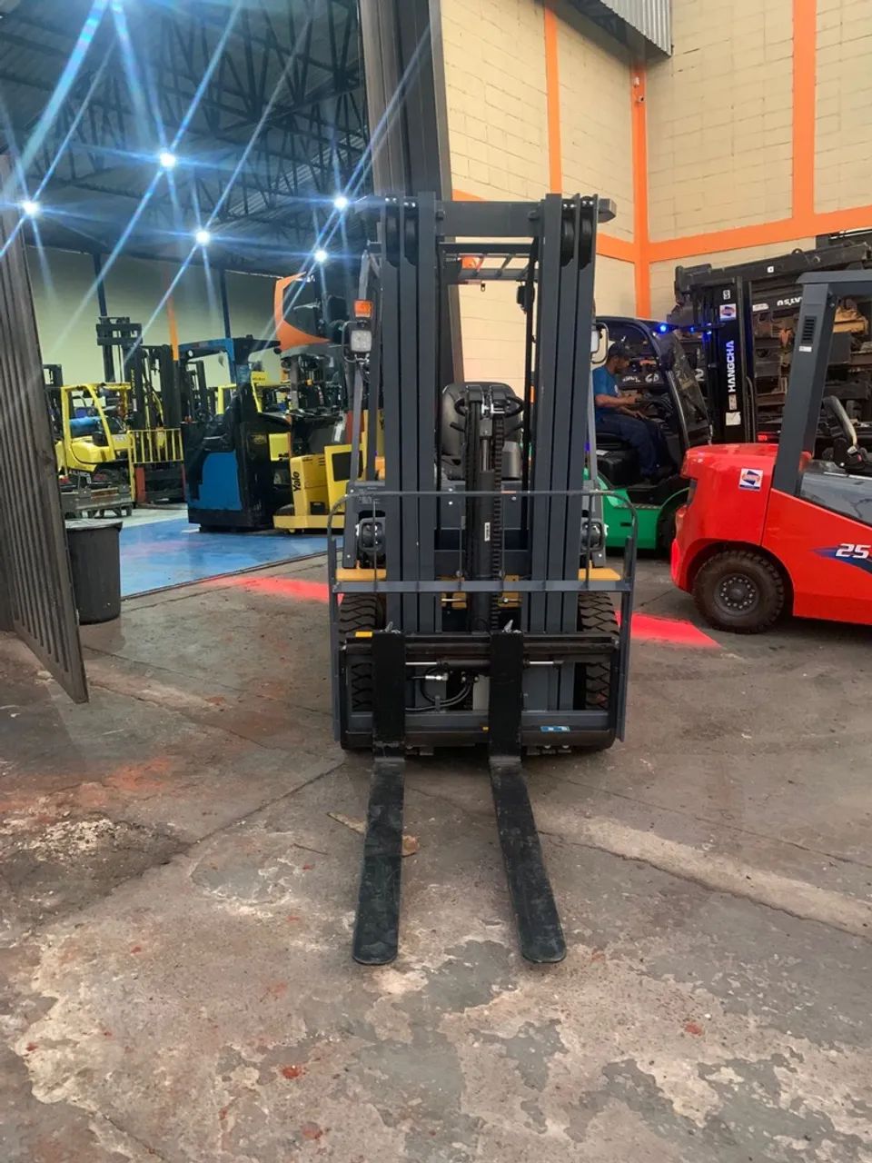 Empilhadeira Heli 2,5t diesel 3m - Foto 2