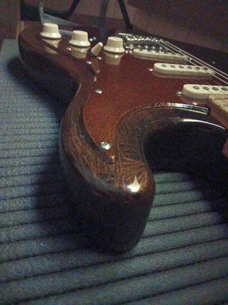 Guitarra Strato Behringer. Muito nova!