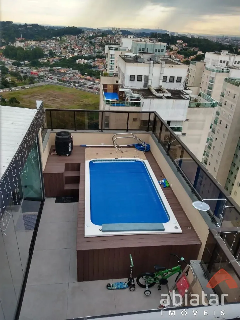 Cobertura à Venda no Condomínio Laranjeiras  3 Dormitórios, Piscina Privativa e Vista Pano