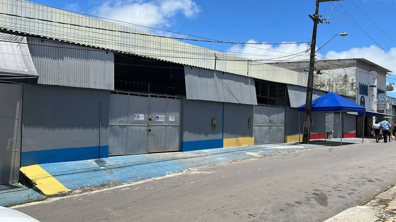 Galpão para Locação no São Francisco 250m² com Pé-Direito Alto, Ótima Localização em São