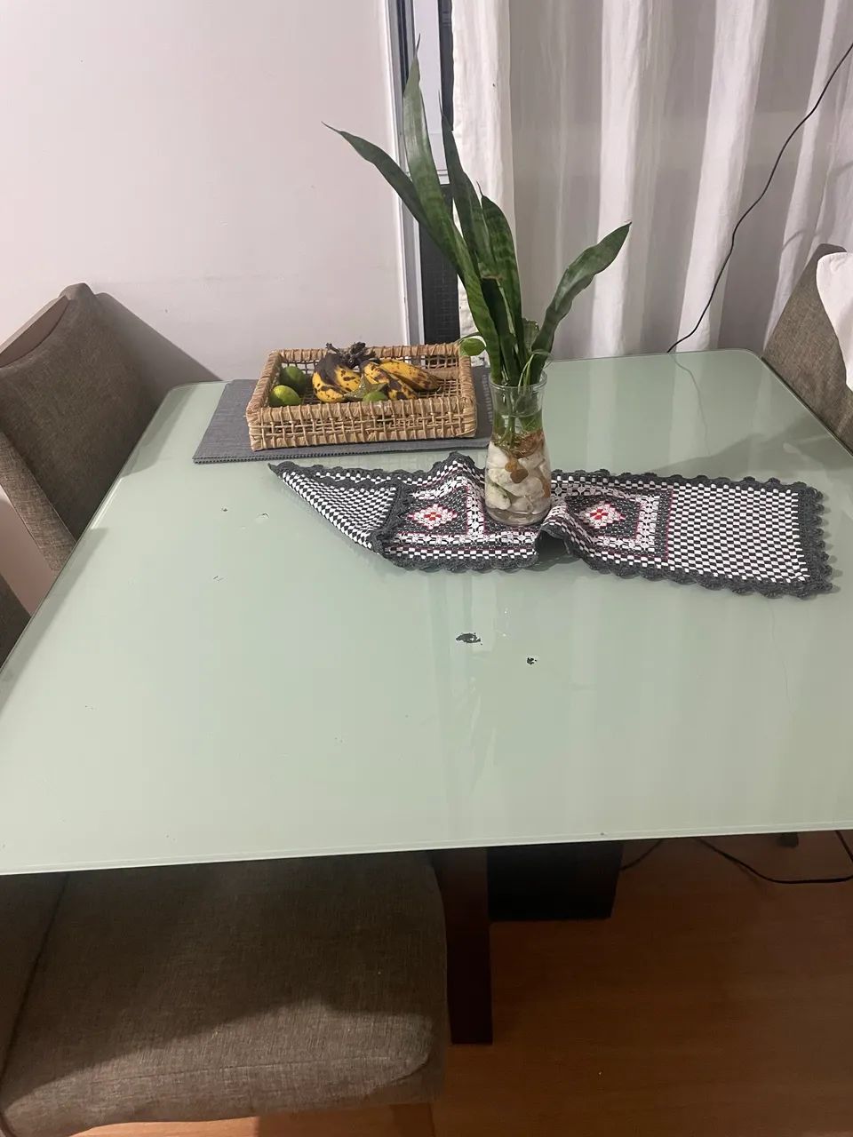 Vendo mesa 4 cadeiras 64573993988610120