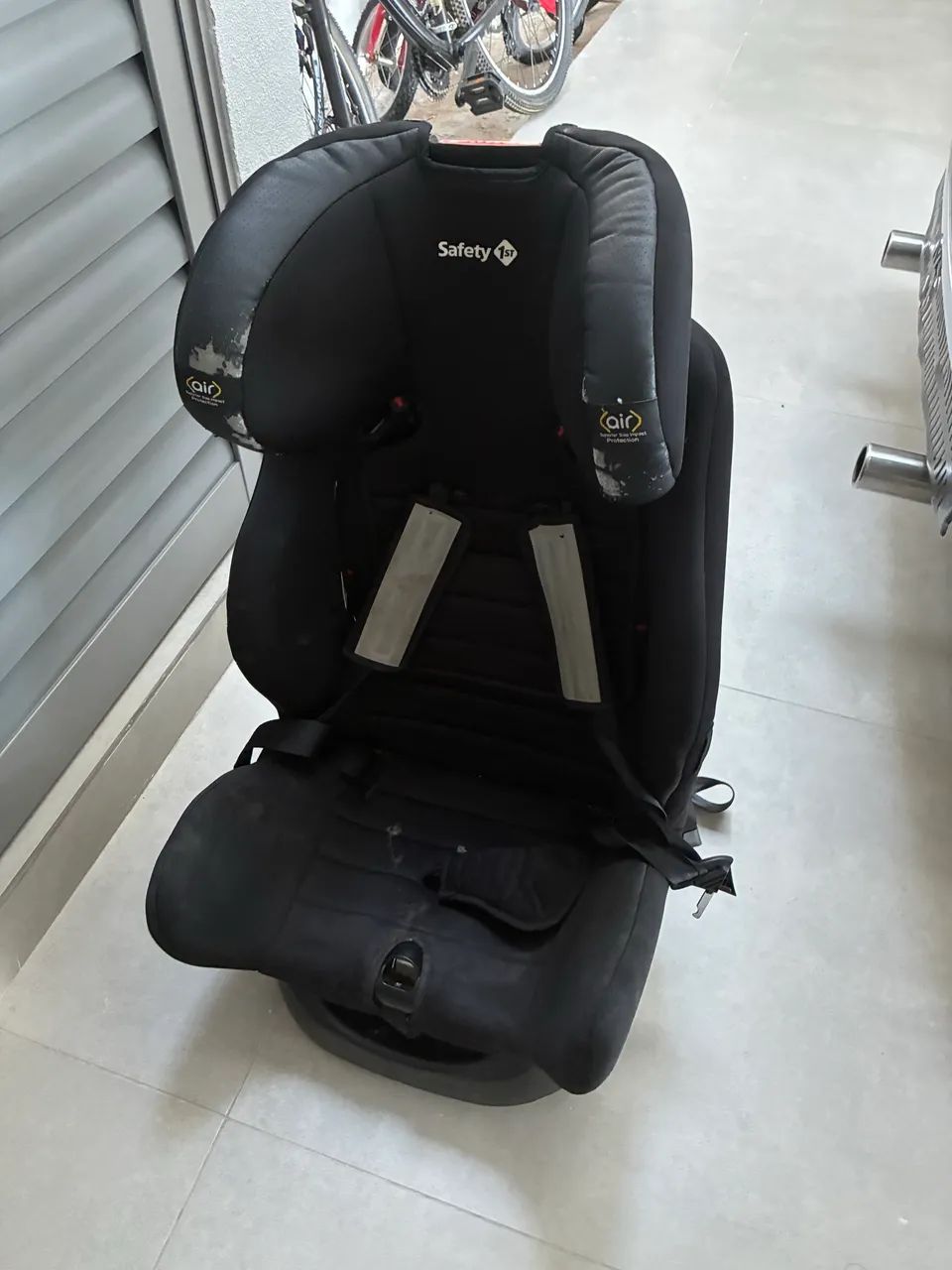 DUAS Cadeirinhas de bebê 