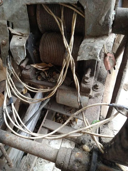 Moinho de cana elétrico antigo -  - Foto 3