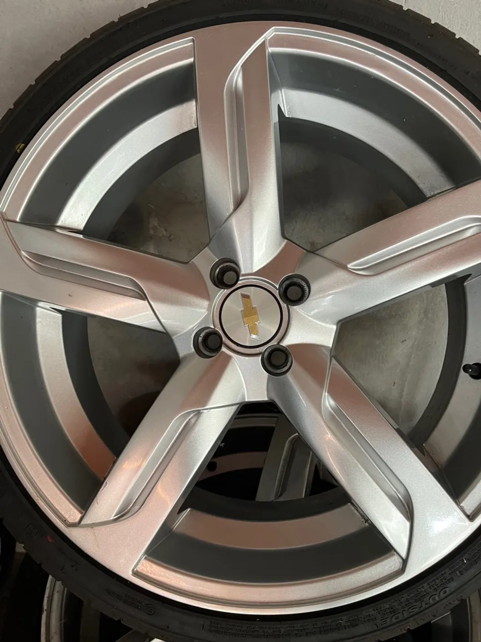 Rodas aro 20 com pneus novos nunca usados furacão 4x100
