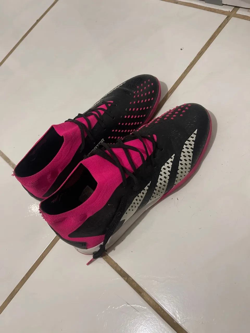 Chuteira predator da adidas semi nova