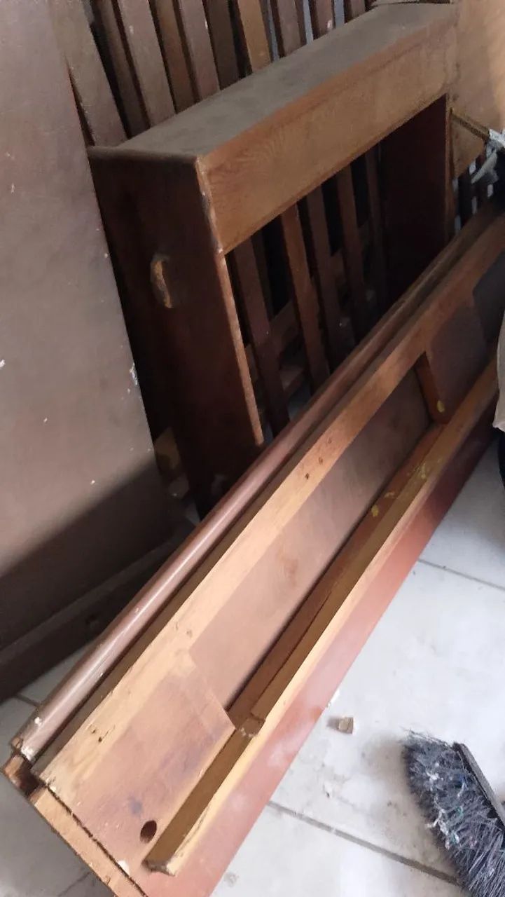 Cama de madeira ,veio de Manaus 