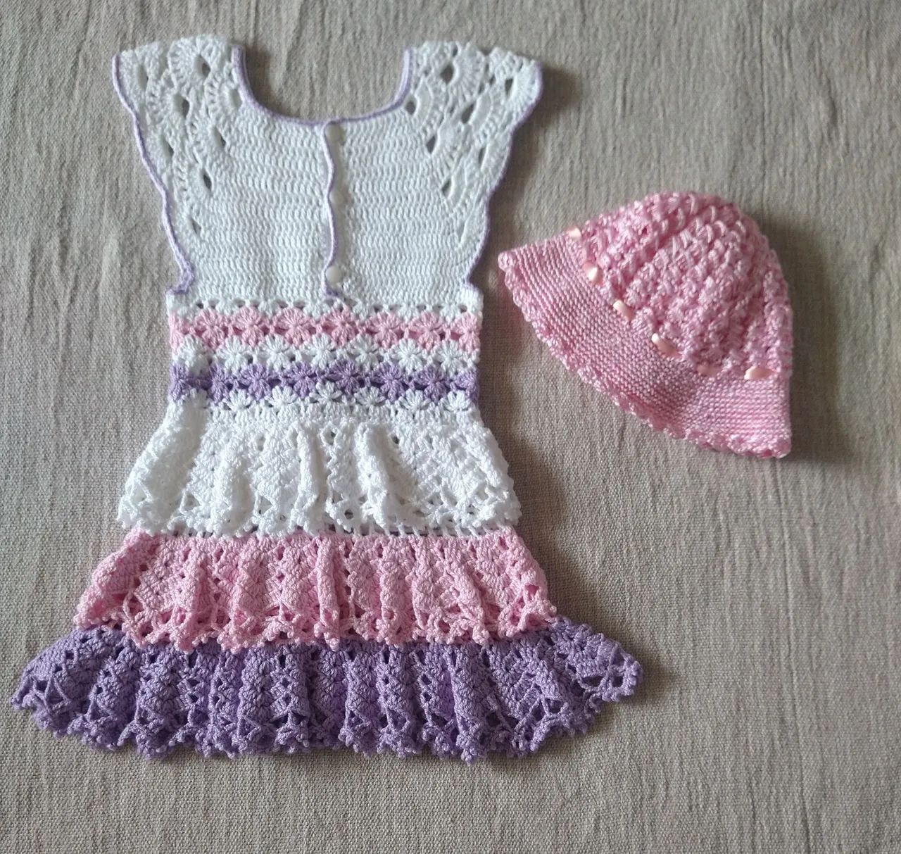 Vestido e chapéu em crochê  - Foto 2