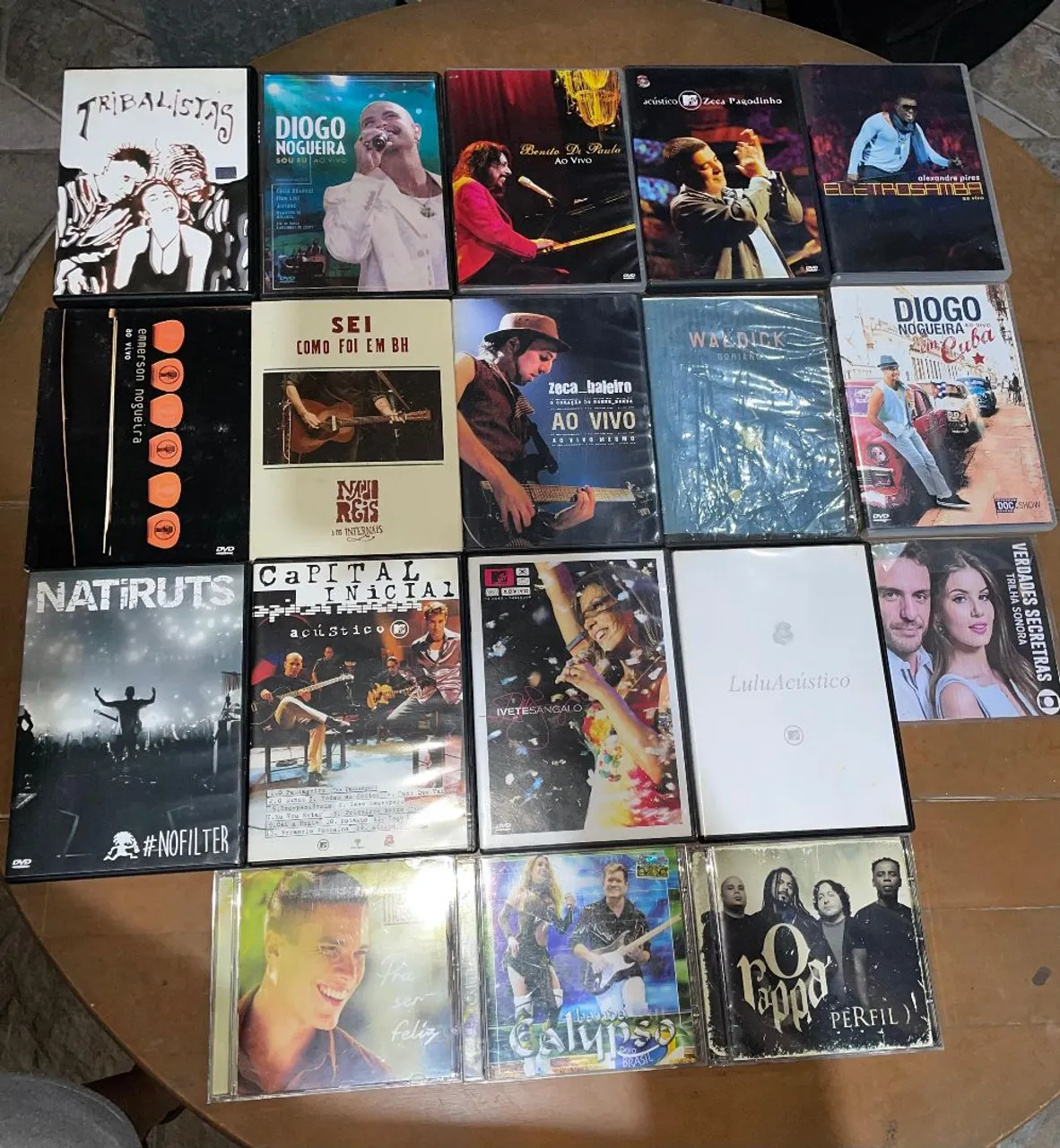 18 DVDs e CDs de Música nacional