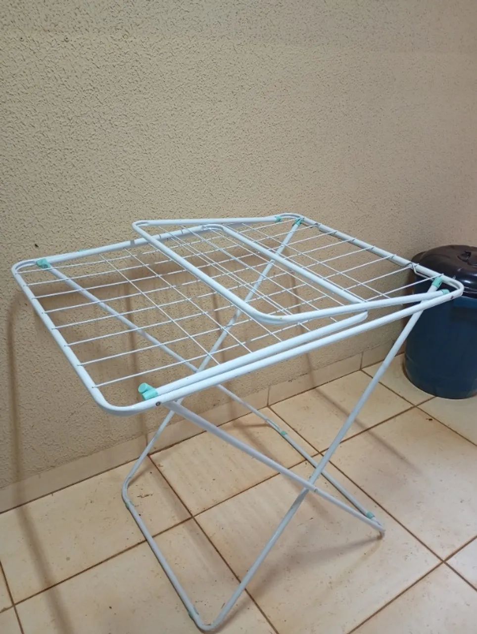 Floor-mounted clothesline, foldable.64750671035649120