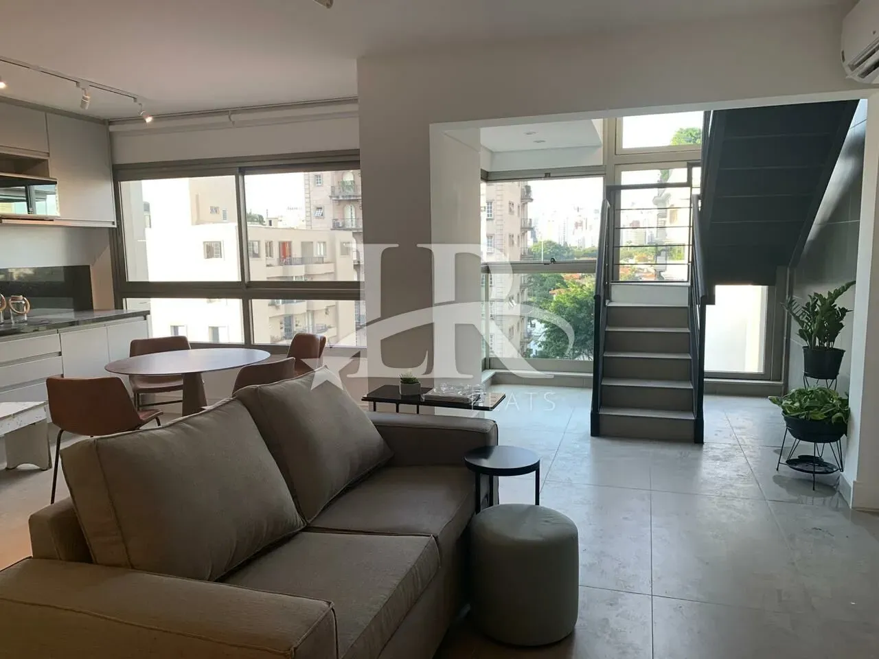 LR Flats - studio de cobertura duplex alto padrão no Jardim Paulista, confira agora!