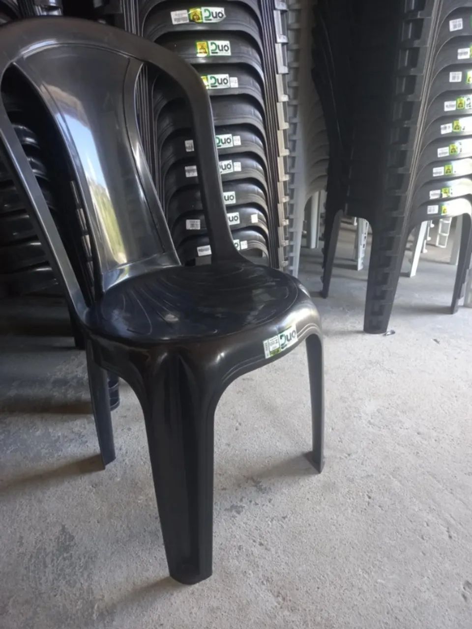Cadeira plástica 182 kilos nova 42 reais - Foto 3