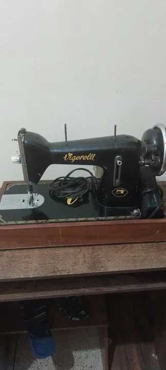 Maquina de costura semi nova completa portátil completa por apenas 400,00 p sair HOJE!!! - Foto 2