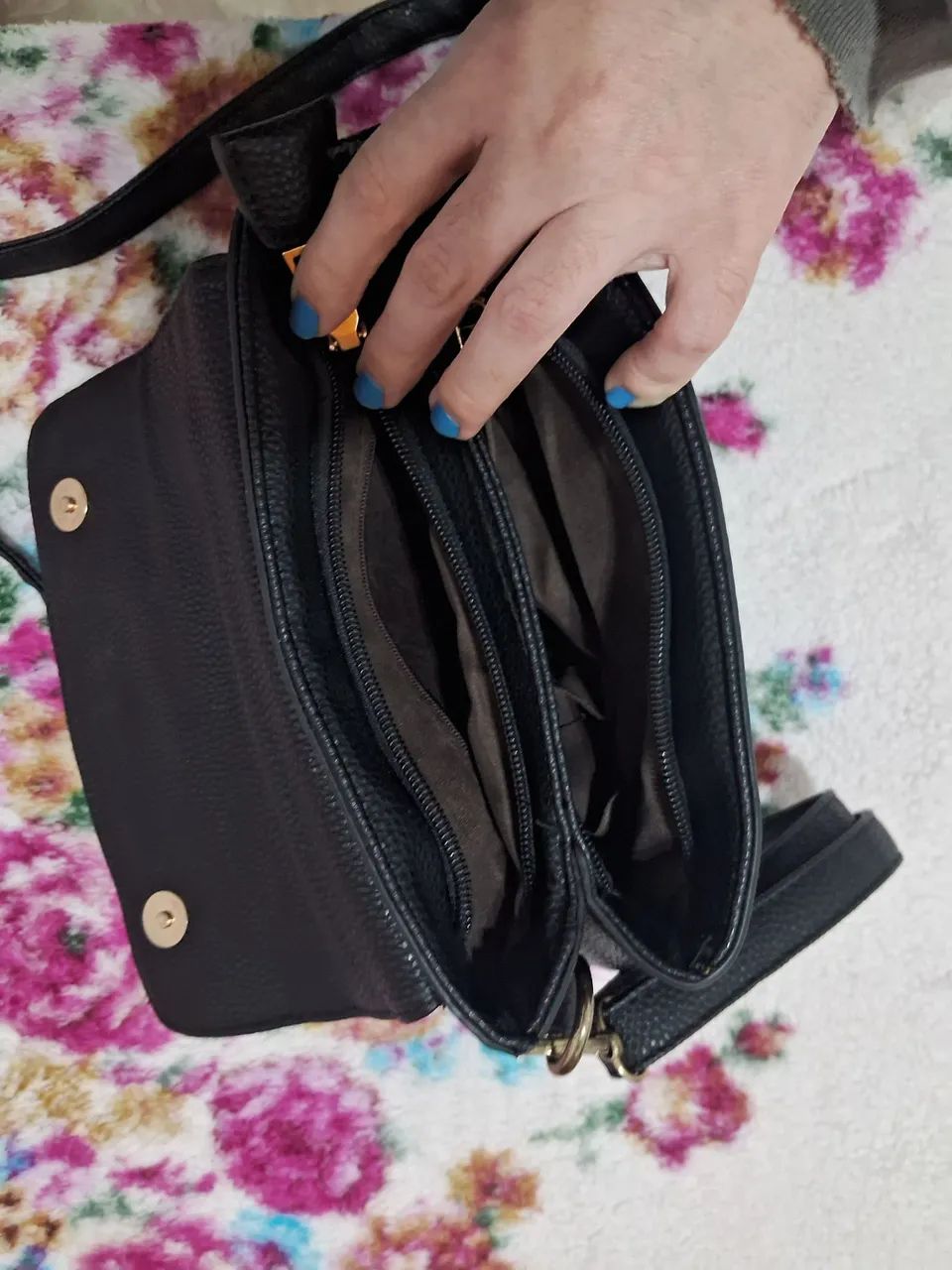 Bolsa preta com detalhes em tassel - Foto 4
