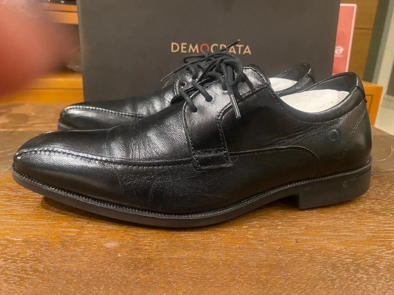 Sapato social da marca democrata em couro preto tamanho 37