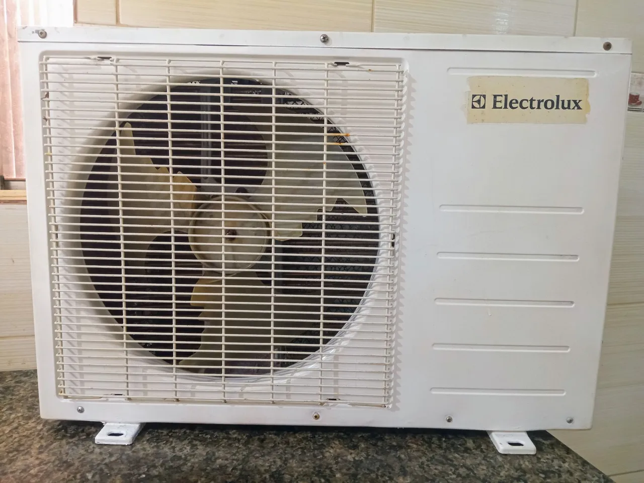 Ar Condicionado : Condensadora Electrolux 9000 Btus