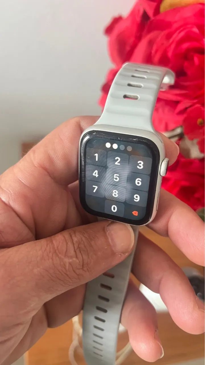 Apple Watch Série 4 44MM Touch não está muito bom mas usa normal - Foto 4