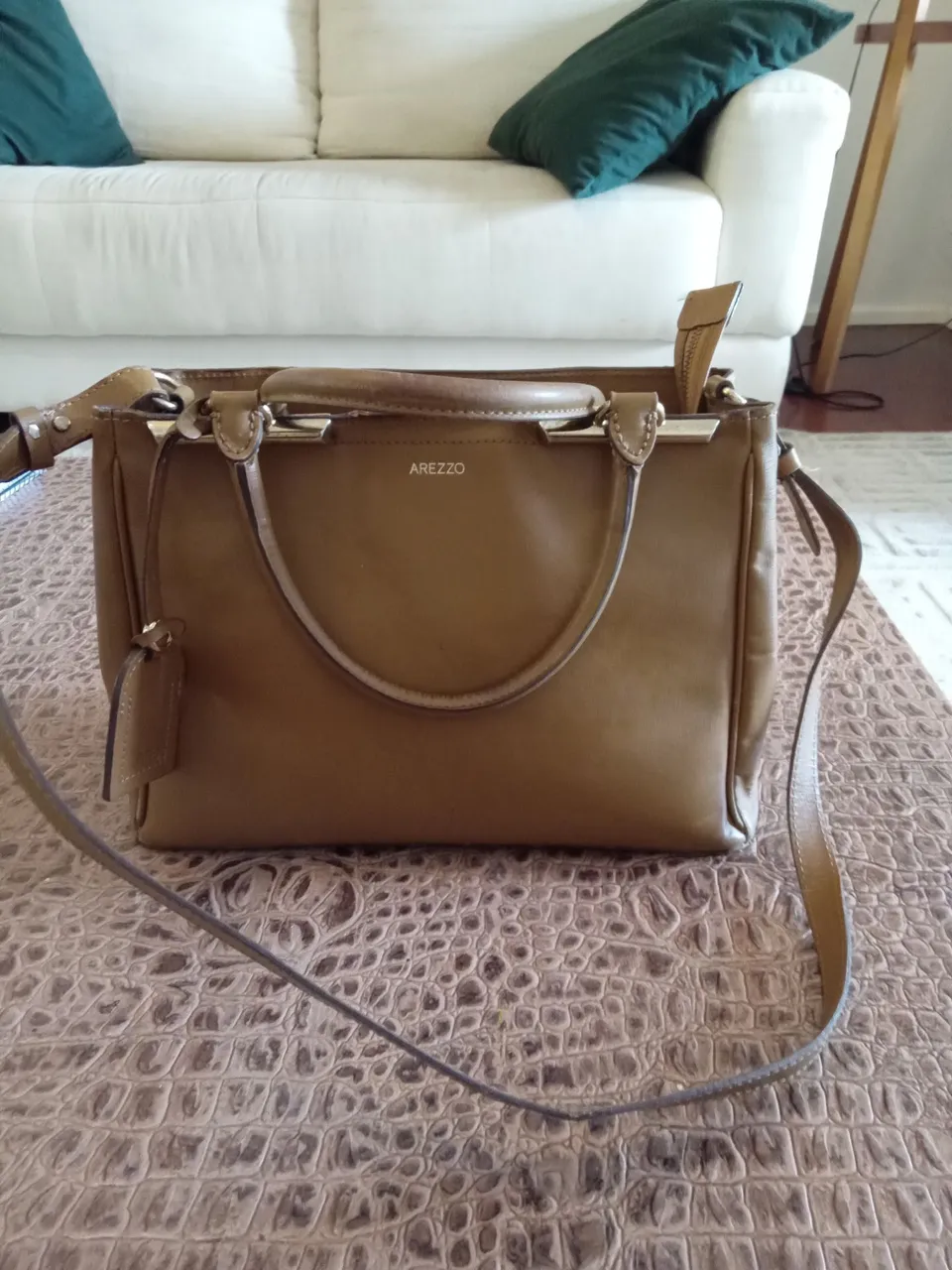 Bolsa Arezzo de Couro - Elegância e Sofisticação