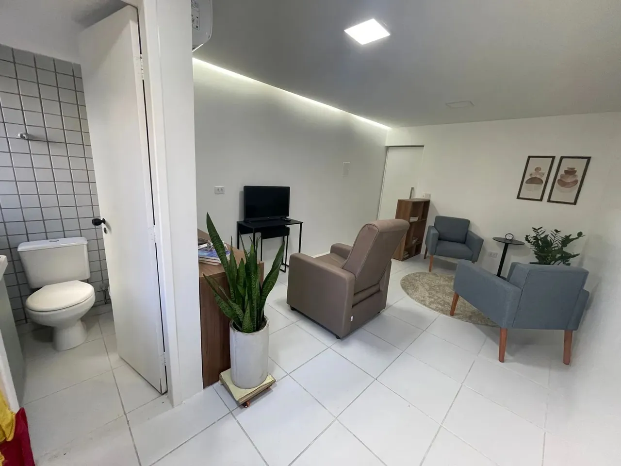 Sala comercial para alugar no Empresarial Graças.