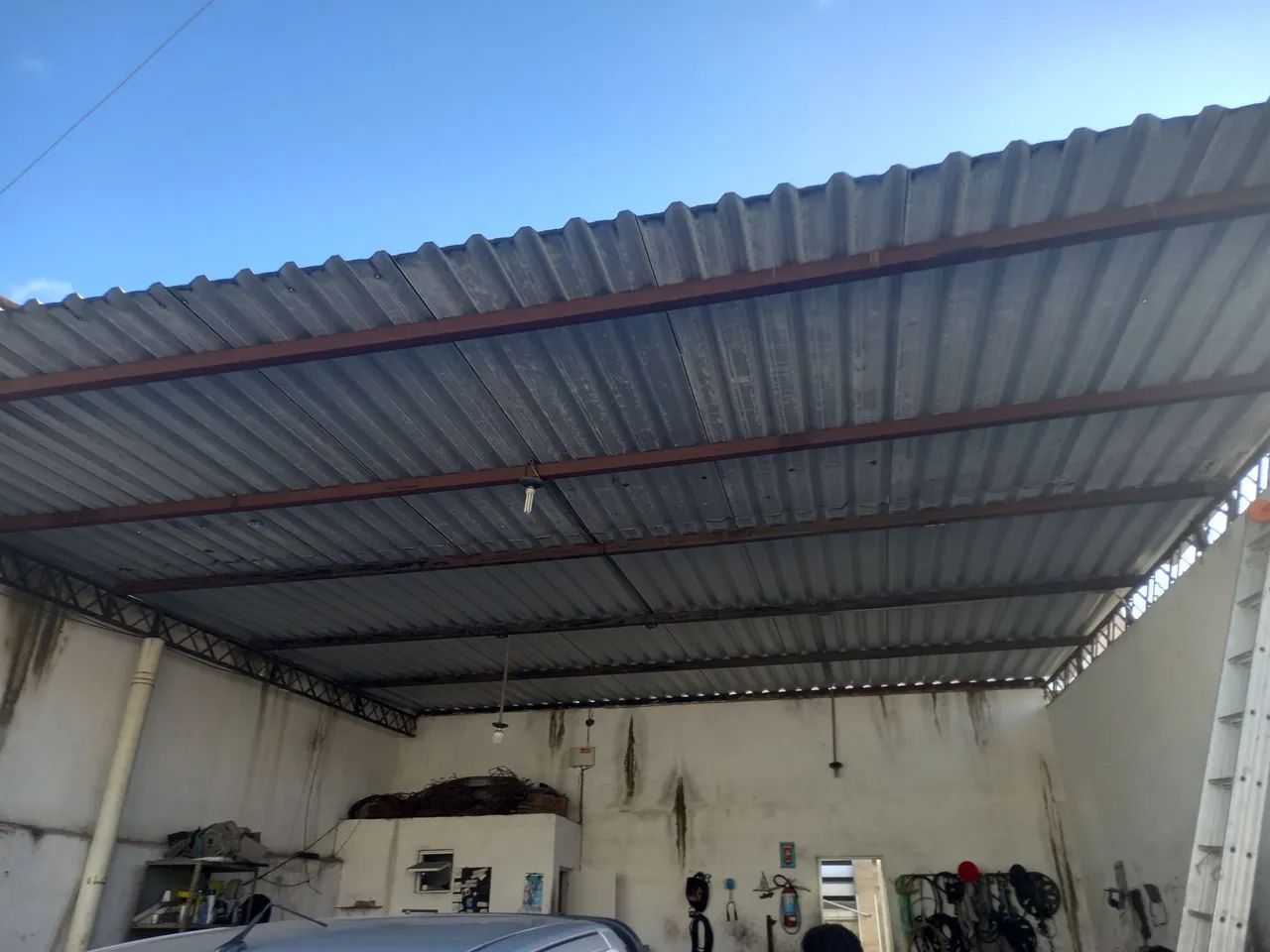 Estrutura de telhado em ótimo estado