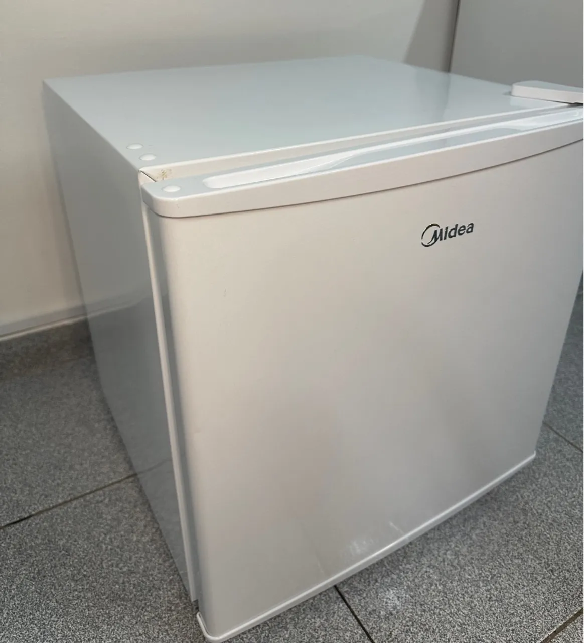 Frigobar Midea - Compacto e Eficiente