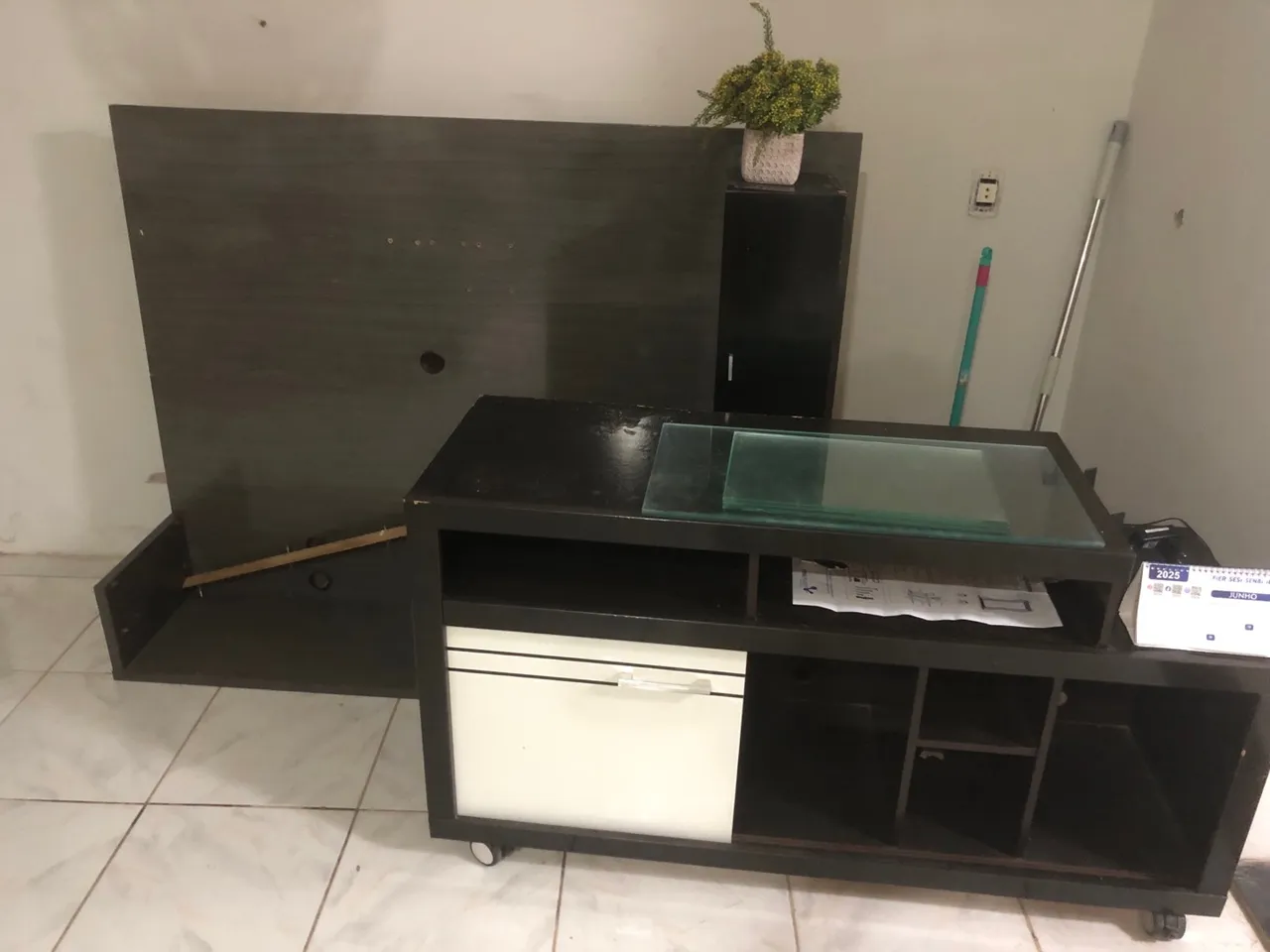 Rack para TV com Painel e Vidro - Ótimo Preço!