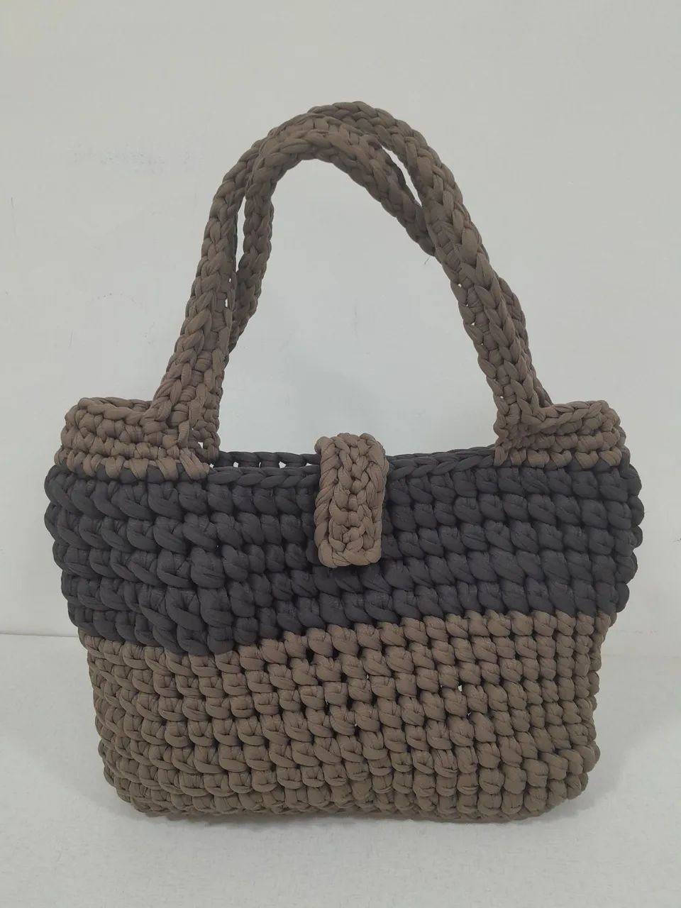 Bolsa de crochê marrom 