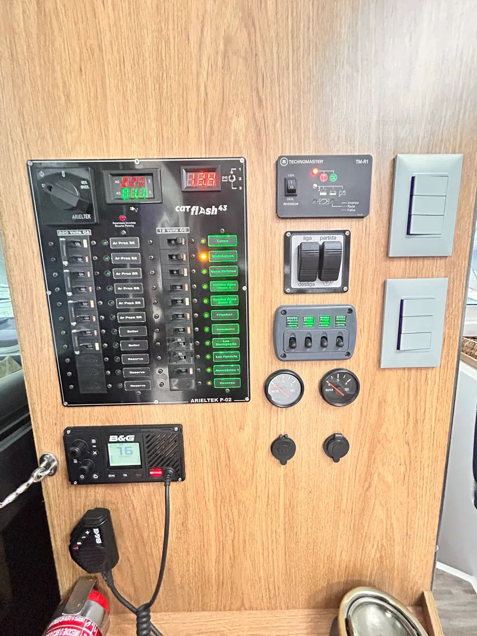 Catamarã CatFlash43 a motor - Foto 5