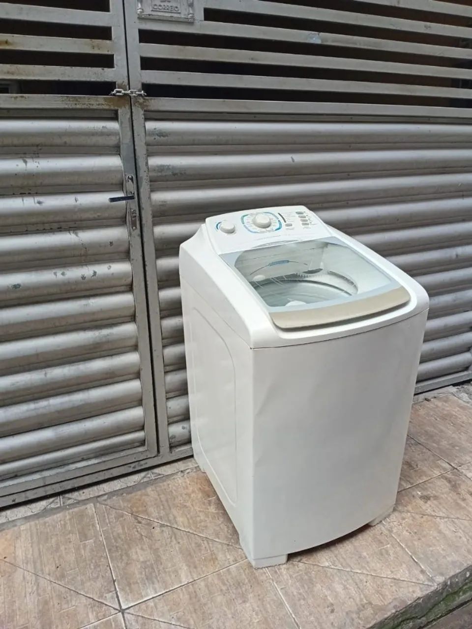 Máquina de Lavar Roupa Electrolux 10 kg  127v. Frete grátis Régiao.   Semi-nova - Foto 4