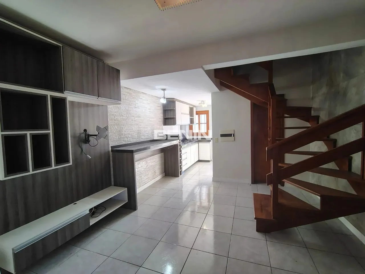 Venda de Sobrado em Canoas-RS, bairro São José com 72.23m² Área Const. Venda de Sobrado em