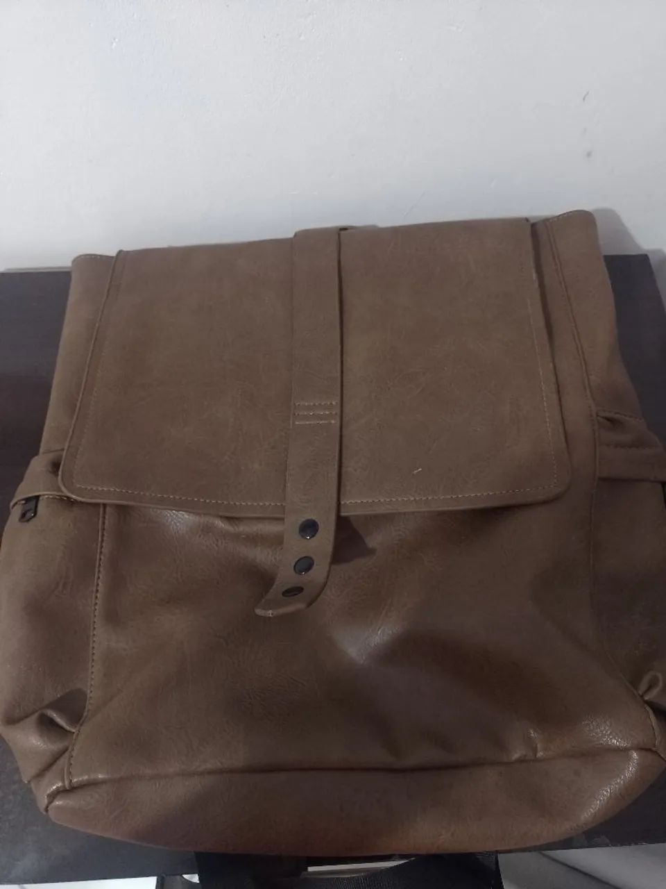 Mochila de couro sintético estilo maleta