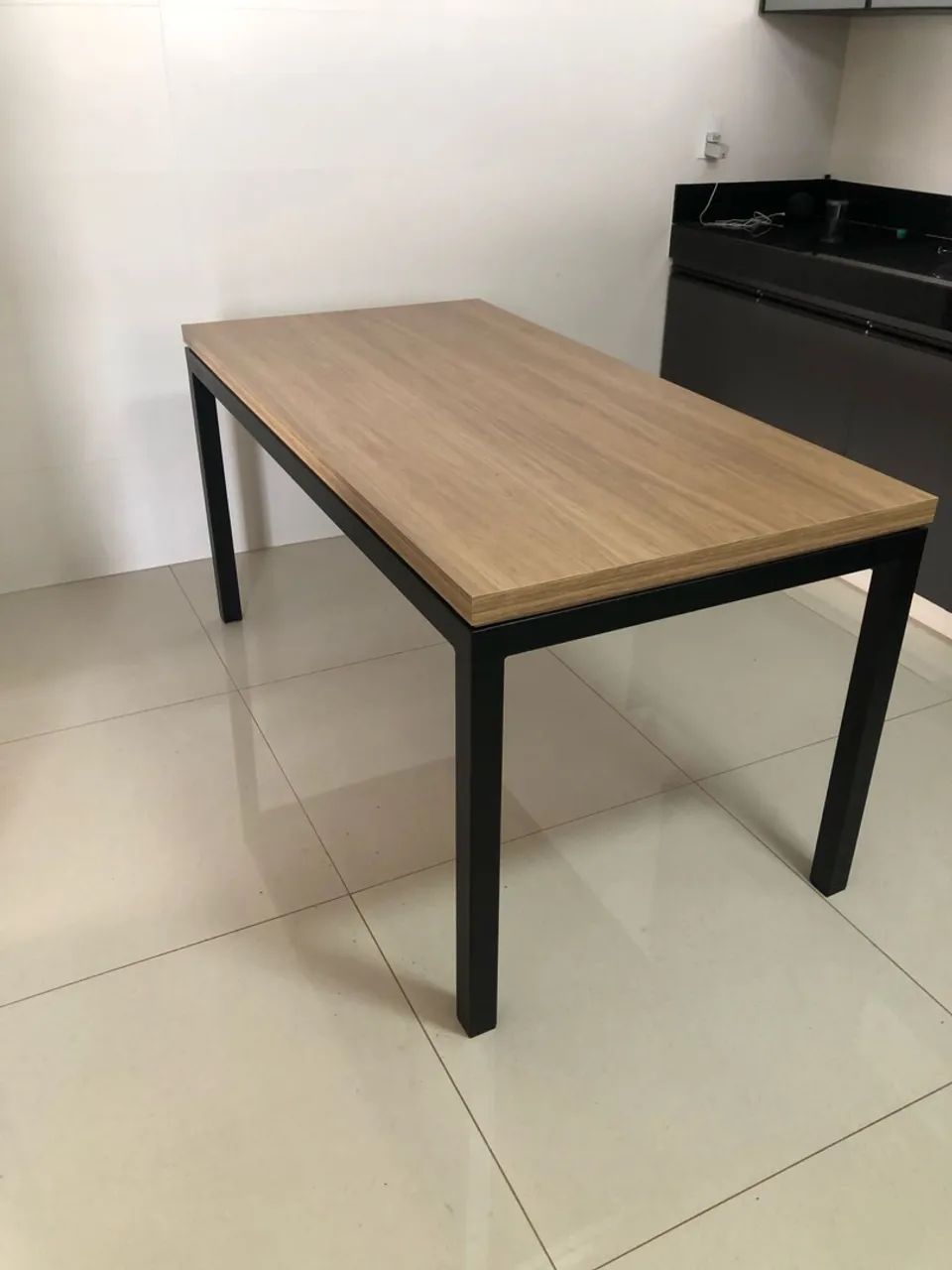 Mesa de Jantar Moderna com Estrutura Metálica - Foto 2