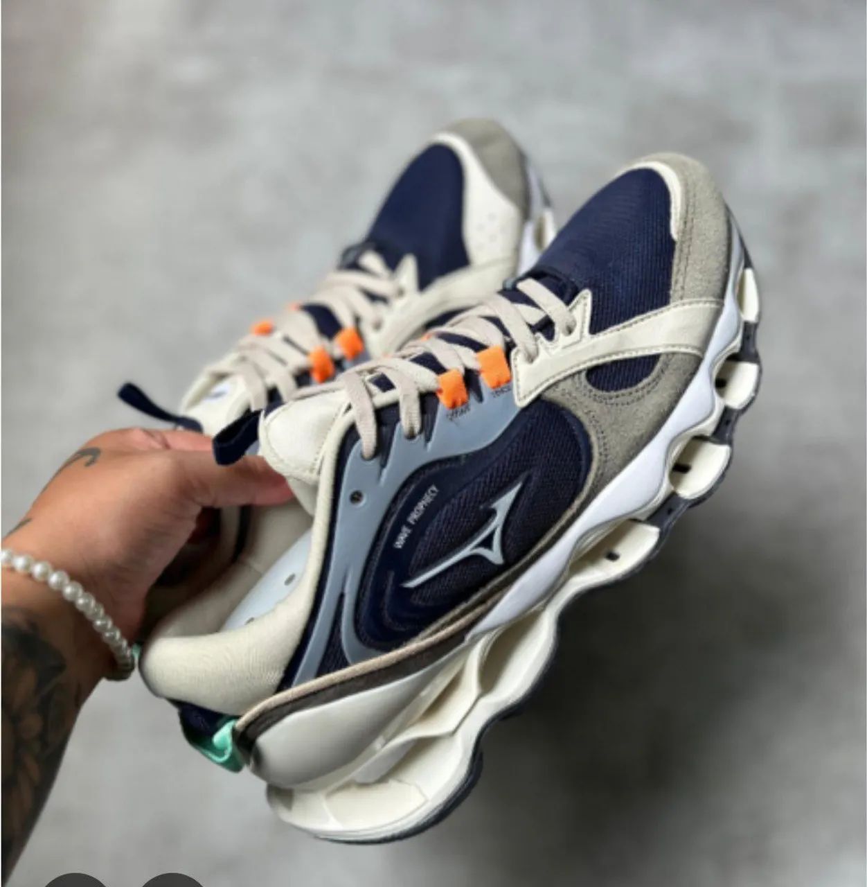 Tênis Mizuno Wave Prophecy beta2 Azul e Bege Calçados Parque