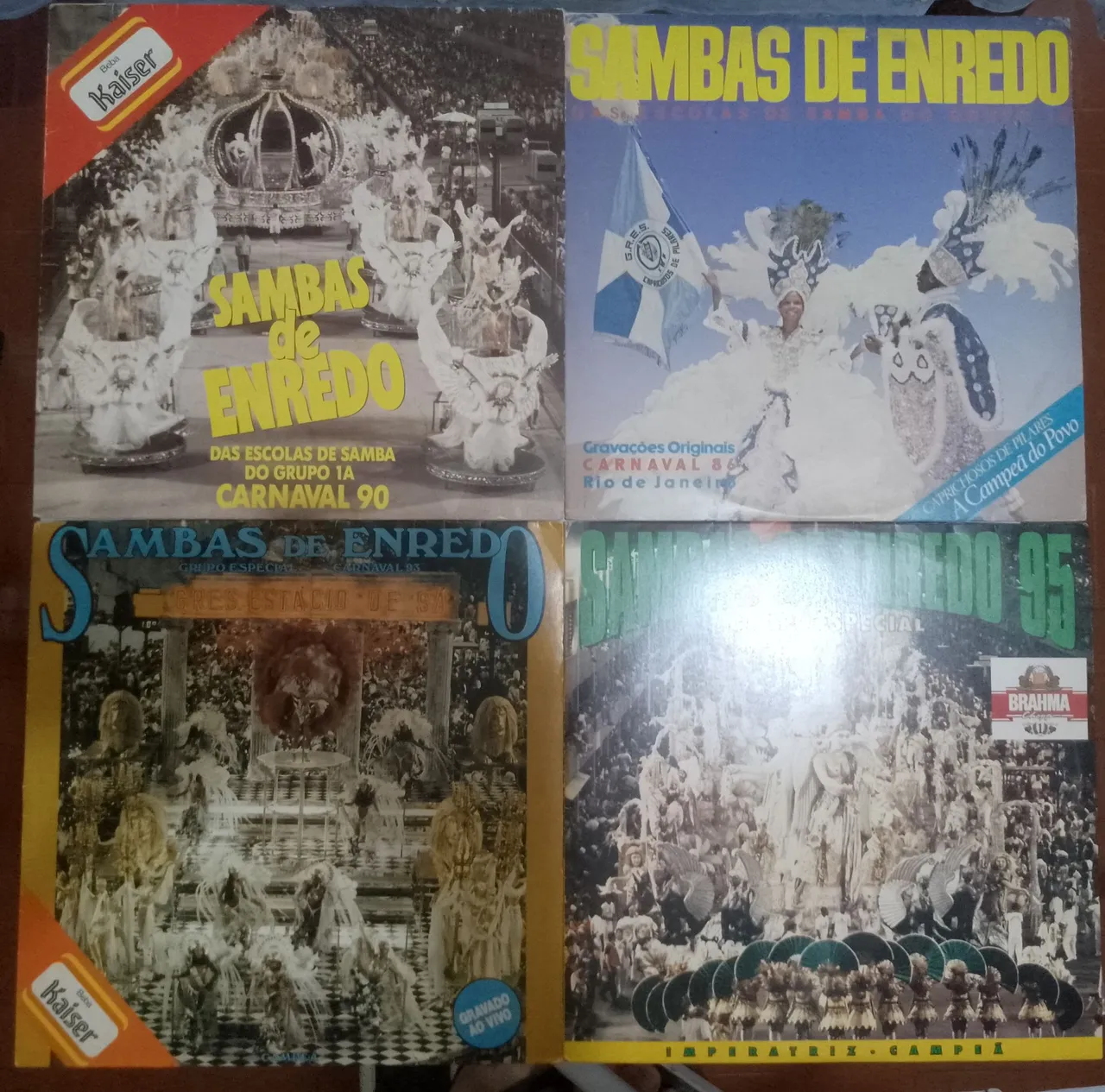 Lote com 25 discos de vinil LP de sambas de enredo de diversos anos por R$6 cada. Confira!