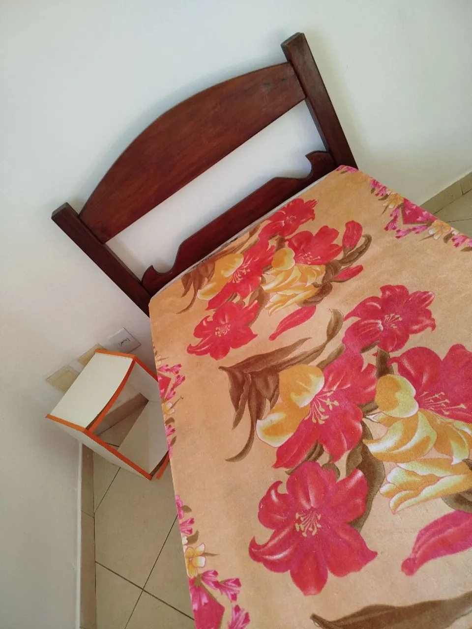 Cama solteiro sucupira