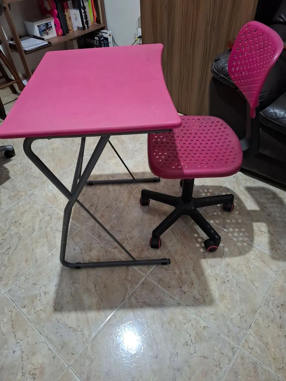 Mesa.e.cadeira de.escritorio rosa - Foto 2
