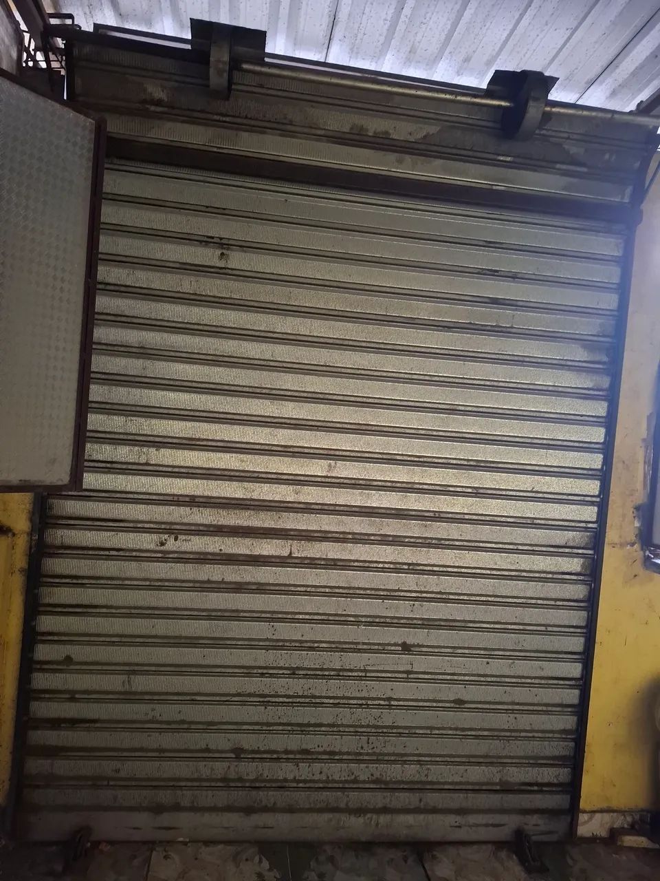 Vendo esta porta de rolar completa64640376030083122