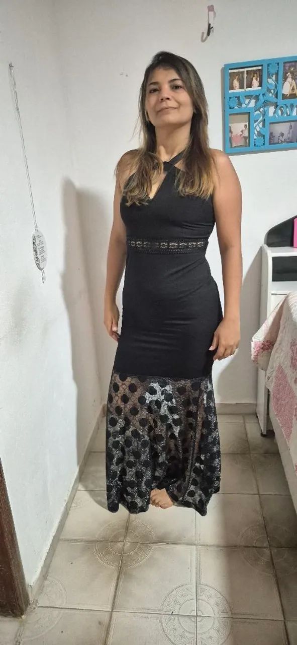 Vestido Longo Preto com Detalhes em Renda